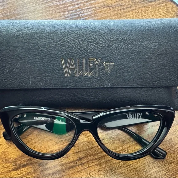 Valley Eyewear Dayze Black Cat-Eye Eyeglasses New with case sold out on site - Picture 1 of 7